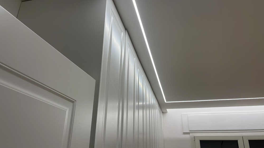 Vista LED accesi su profilo cartongesso Vista LED accesi su profilo cartongesso
